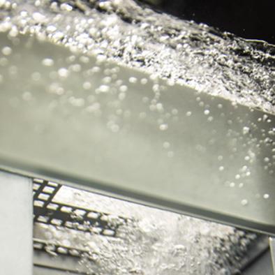Cooling liquid cascading over a device