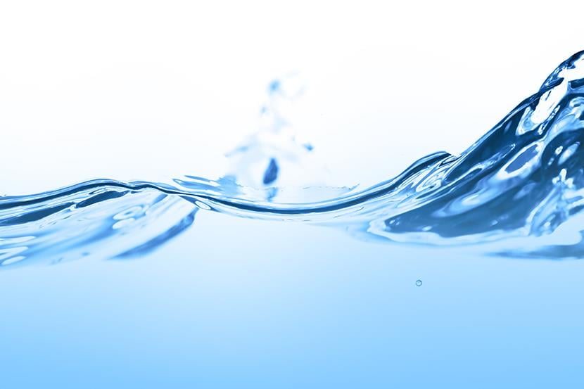 detail of water flowing horizontally
